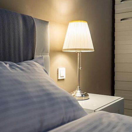 Modern - Central Apartment Bucharest Luaran gambar
