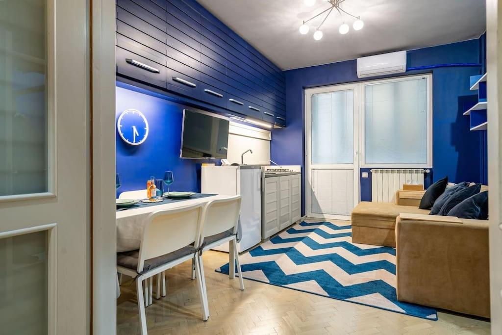 Modern - Central Apartment Bucharest Luaran gambar